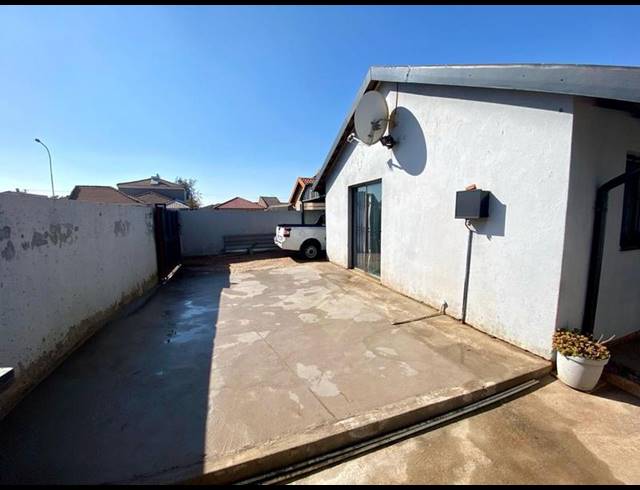 3 BEDROOM PROPERTY TO RENT IN PROTEA GLEN